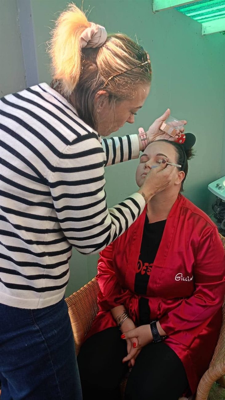 Rochelle applying event makeup